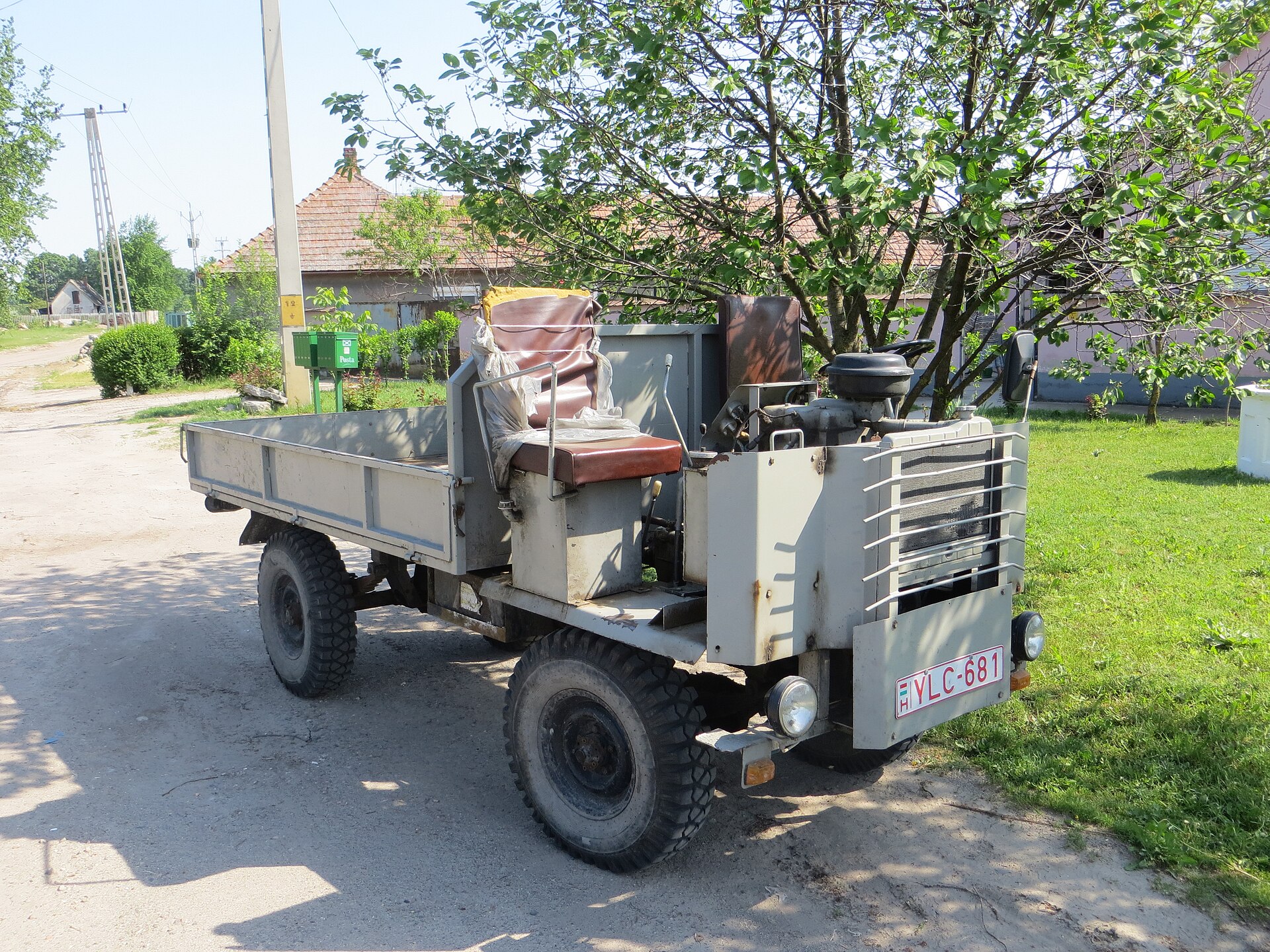 Zelfgemaakte auto Hongarije
