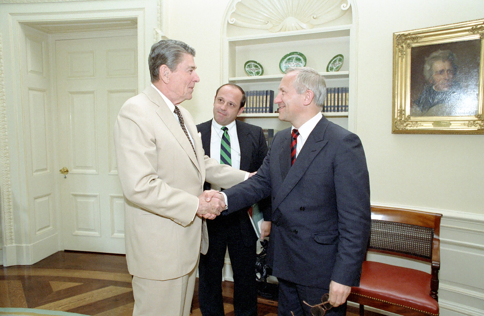 Ronald Reagan’s July 21, 1987 meeting with MI 6 asset Oleg Gordievsky. Reagan shaking KGB defector Oleg Gordievsky’s hand. “Unidentified visitor” observes.