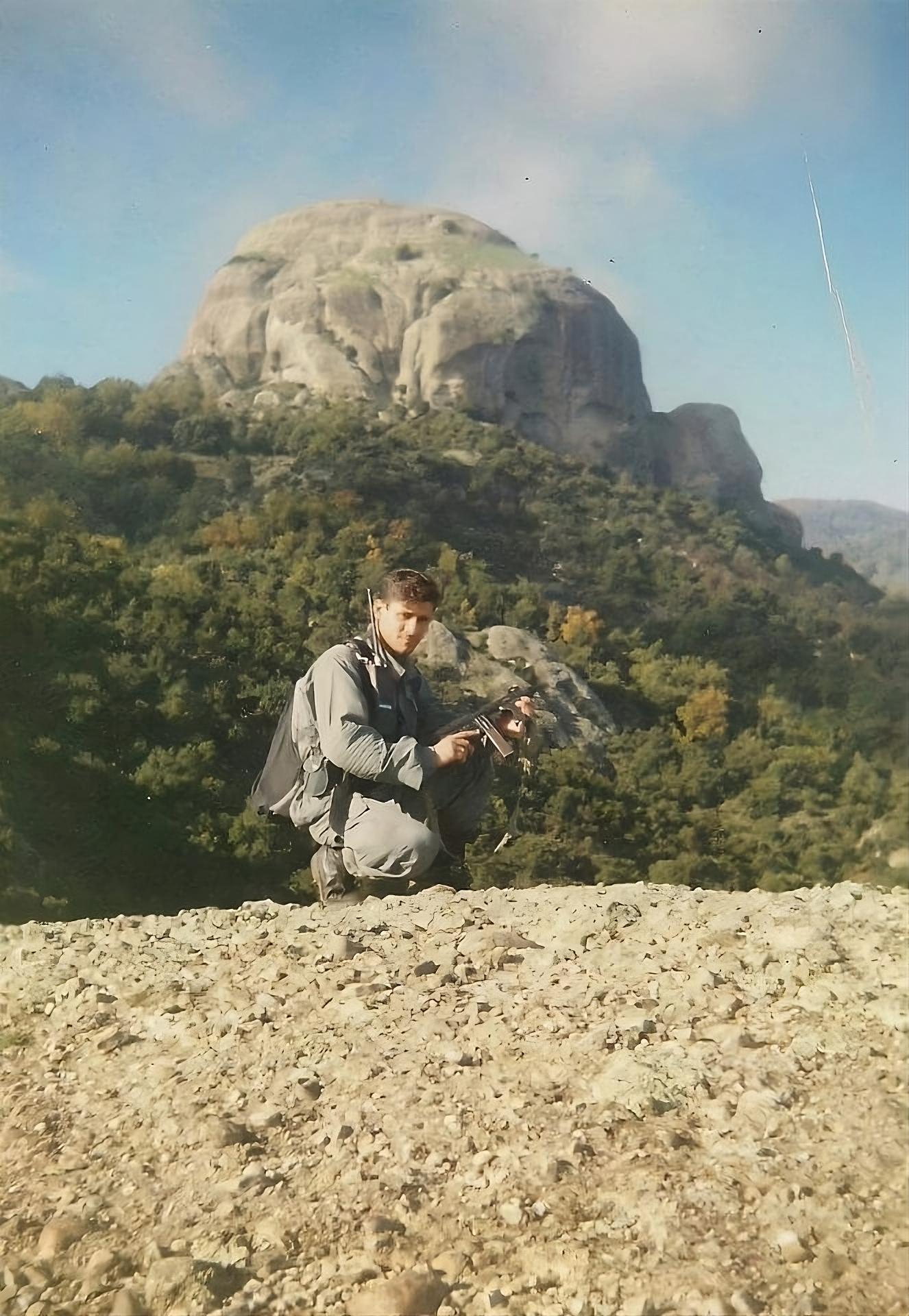 Operatore dei N.A.P.S durante un'operazione di rastrellamento in Aspromonte