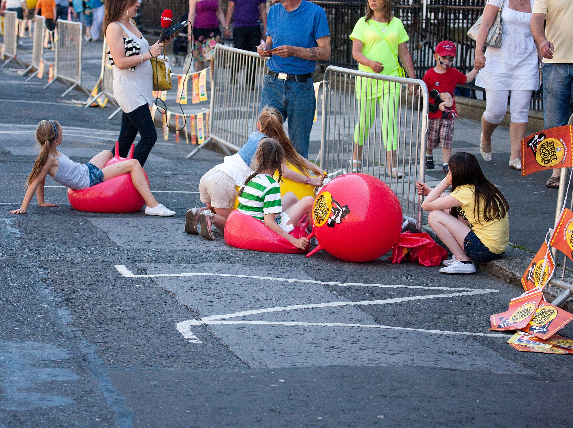 1,500 People take part in a Guinness World Record attempt on Sunday afternoon at 2pm. At 2pm on Sunday 20th June on Upper Mount St, Dublin 2, outside the Pepper Canister Church, at least 1,500 people 