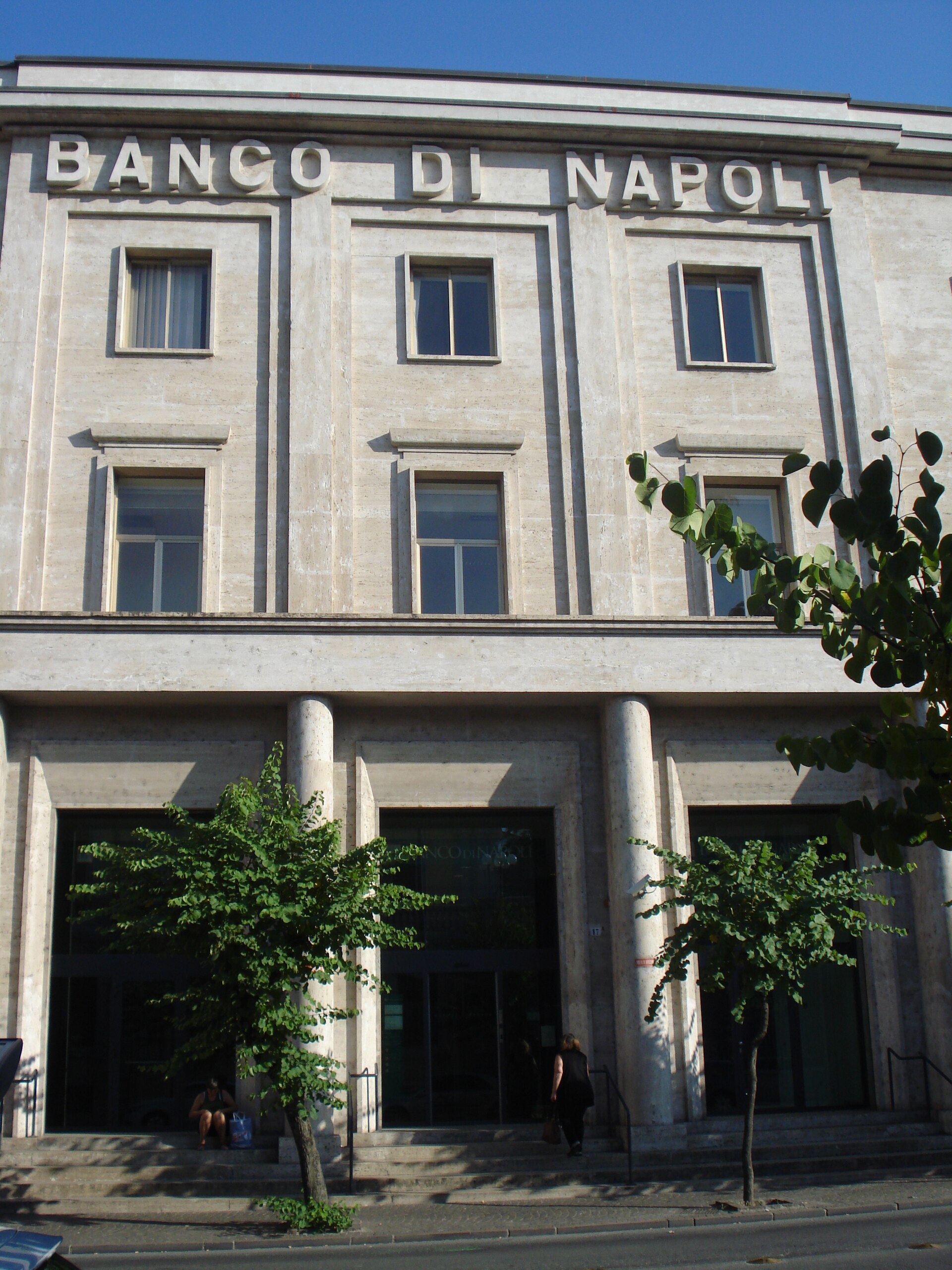Edificio Banco di Napoli su Corso Umberto a Cosenza